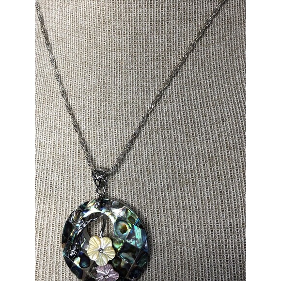 Flower Style Natural Handmade Abalone Shell Carved Shell Silver Necklace Pendant - Picture 7 of 14